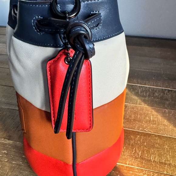 Coach Field Bucket Bag - Picture 4 of 7